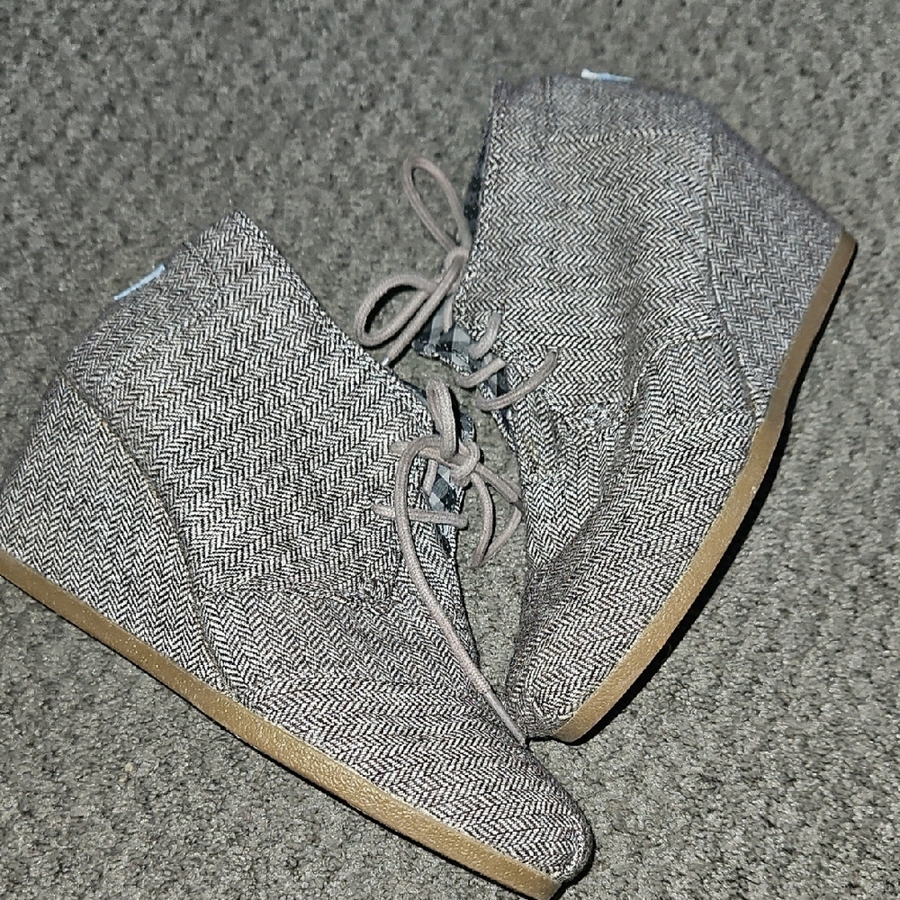 Toms Black and White Checkered Lace-Up Shoes - Picture 4 of 7